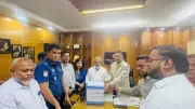 বিনামূল্যে জলাতঙ্ক চিকিৎসা, স্বাস্থ্য কমপ্লেক্সে ভ্যাকসিন দিলেন এমপি মান্নান