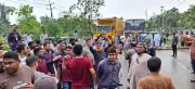 নোয়াখালীতে বেসরকারি বিদ্যুৎকেন্দ্রে চাকরিচ্যুতির প্রতিবাদে সড়ক অবরোধ