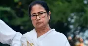 পশ্চিমবঙ্গে অভূতপূর্ব: রাজ্যপাল বিধানসভা ভেঙে দিলেন, মমতা ইস্তফা দিতে অস্বীকৃতি