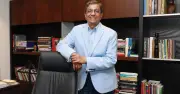 প্রথম আলো সম্পাদকসহ তিন সাংবাদিকের বিরুদ্ধে ১০০ কোটি টাকার মানহানি মামলা