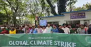 জলবায়ু ধর্মঘটে জীবাশ্ম জ্বালানি বন্ধের দাবি