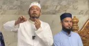 নাসীরুদ্দীনের গেরুয়া পতাকা মন্তব্যে মসজিদে ক্ষোভ