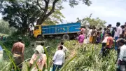 মানিকগঞ্জে ট্রাক-মোটরসাইকেল সংঘর্ষে নিহত ৩