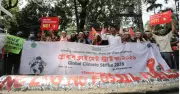 যুব জলবায়ু কর্মীরা ঢাকায় জলবায়ু ধর্মঘটে সৌরশক্তি বাড়ানোর দাবি