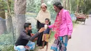 গরমে তৃষ্ণা মেটাতে রাজবাড়ী-বালিয়াকান্দি সড়কে তালের রসের হাট