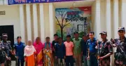 ভারত থেকে ফেরত পাঠানো ১০ বাংলাদেশি পরিবারের কাছে হস্তান্তর