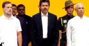 বিজয়ের শপথে বন্দে মাতরমের ছয় স্তবক, রাহুল-বিজয় মঞ্চে