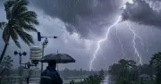 ঢাকাসহ পাঁচ উপকূলীয় জেলায় ঝড়বৃষ্টির আশঙ্কা, নদীবন্দরে সতর্কসংকেত