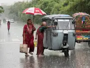 রাজধানীতে বৃষ্টিতে তাপমাত্রা কমেছে ২ ডিগ্রি