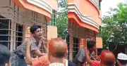 কুমিল্লায় চুরি করতে গিয়ে গ্রিলে আটকে ধরা পড়ল যুবক
