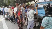 বিশেষ চাহিদাসম্পন্ন কিশোরকে শিকল বেঁধে টিসিবির লাইনে নানি