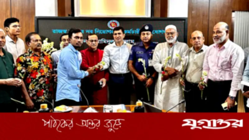 পাবনায় অফিস সহায়ক পদের চাকরি পেয়ে ১৮ জনের মধ্যে ১৭ জনই উচ্চশিক্ষিত