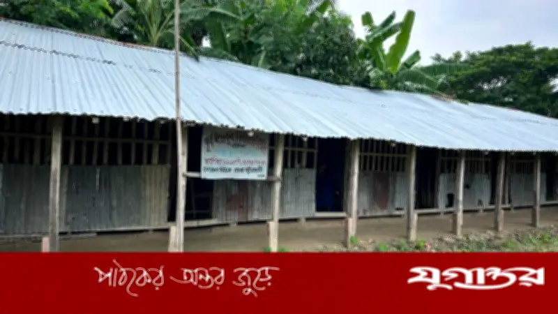 পাঁচ শিক্ষার্থীর জন্য ১৭ শিক্ষক-কর্মচারী, প্রশ্ন সরকারি অর্থের অপচয় নিয়ে