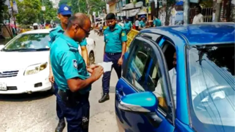 রাজধানীতে ট্রাফিক আইন লঙ্ঘনে একদিনে ২৫৯২ মামলা; কাল থেকে ৪৮ ঘণ্টা গ্যাস থাকবে না যেসব এলাকায়