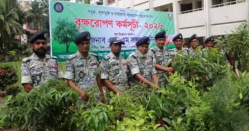 খুলনায় ৩ এপিবিএনের বৃক্ষরোপণ কর্মসূচির উদ্বোধন
