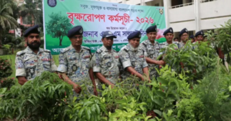 খুলনায় ৩ এপিবিএনের বৃক্ষরোপণ কর্মসূচি উদ্বোধন