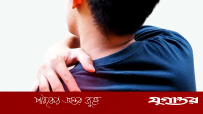 ঘুম থেকে উঠলেই কাঁধে ব্যথা? ৩ ব্যায়ামে মিলবে মুক্তি