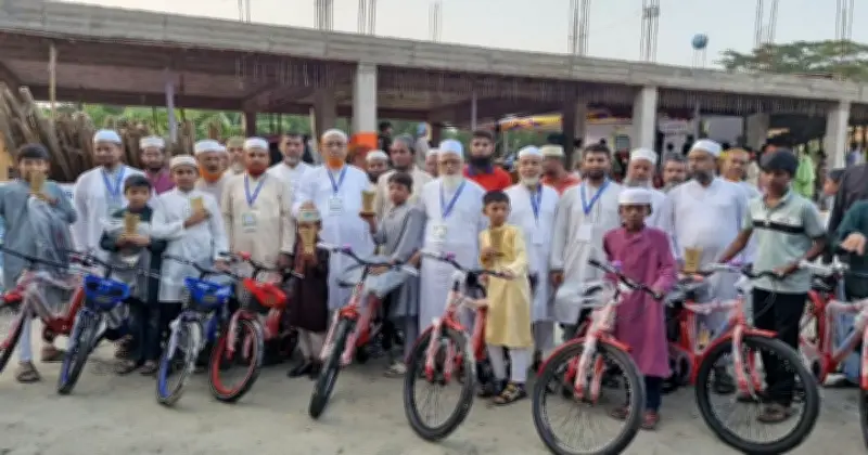 দাগনভূঞায় মসজিদে ৪০ দিন নামাজ পড়ে ৯ শিশু পেল বাইসাইকেল