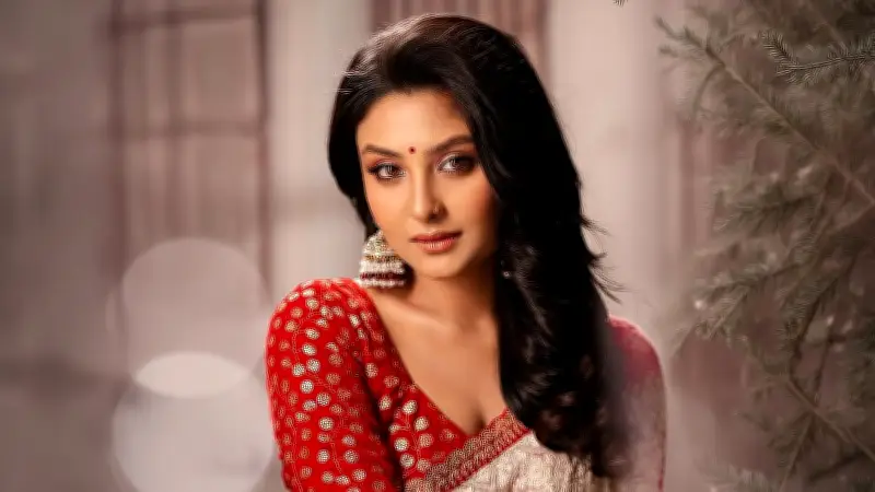 প্রেমের গুঞ্জন উড়িয়ে নাজনীন নীহার বাগদানের ঘোষণা