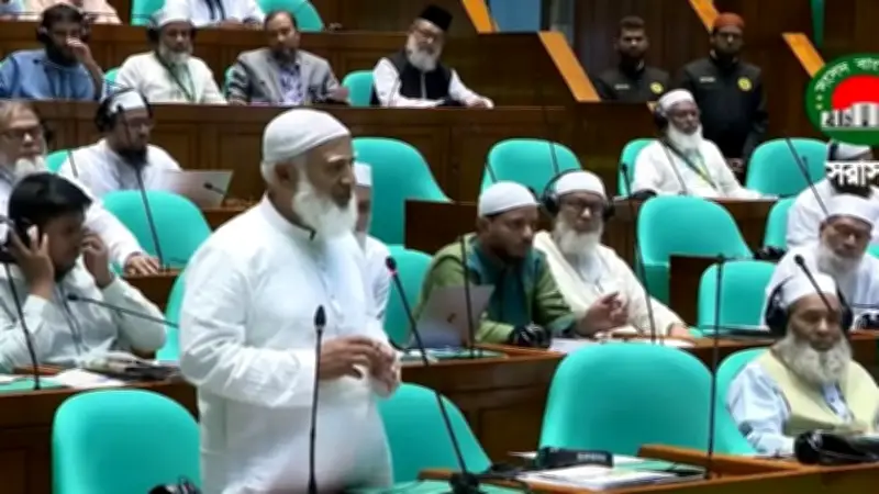 আর্জেন্টিনা-জর্ডান ম্যাচ দেখতে উট বিক্রি, ট্রাম্পের কড়াকড়ি: অভিবাসীদের যুক্তরাষ্ট্র ত্যাগের নির্দেশ