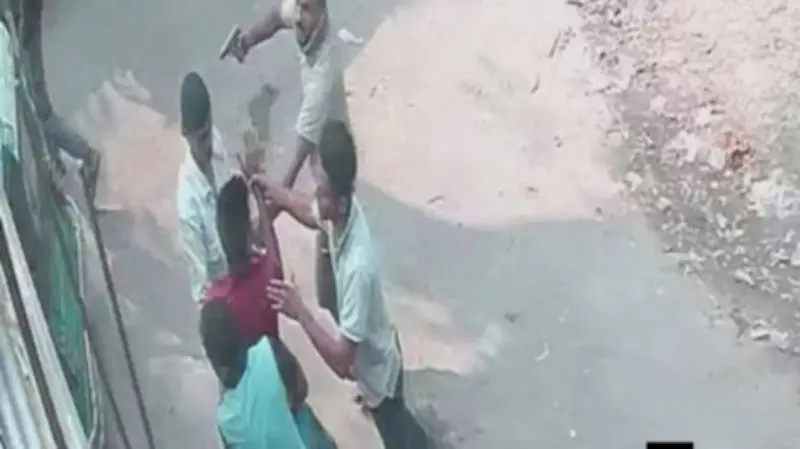 নোয়াখালীর বেগমগঞ্জে প্রকাশ্যে অস্ত্রবাজি ও অপহরণ চেষ্টা, গ্রেপ্তার নেই মূল অভিযুক্ত