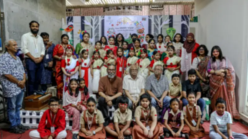 মারী-কুরী স্কুলে শিল্প উৎসবে শিশুদের অংশগ্রহণ