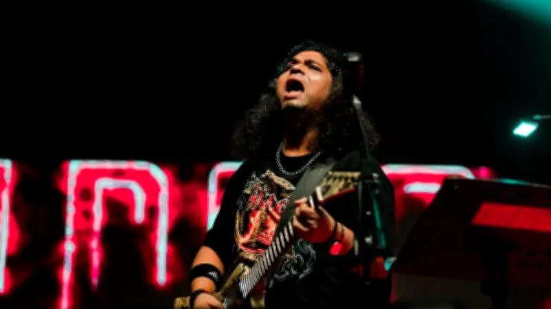 লিংকনের সাময়িক বিরতি, আর্টসেলের নতুন ট্যুরিং ভোকাল বখতিয়ার