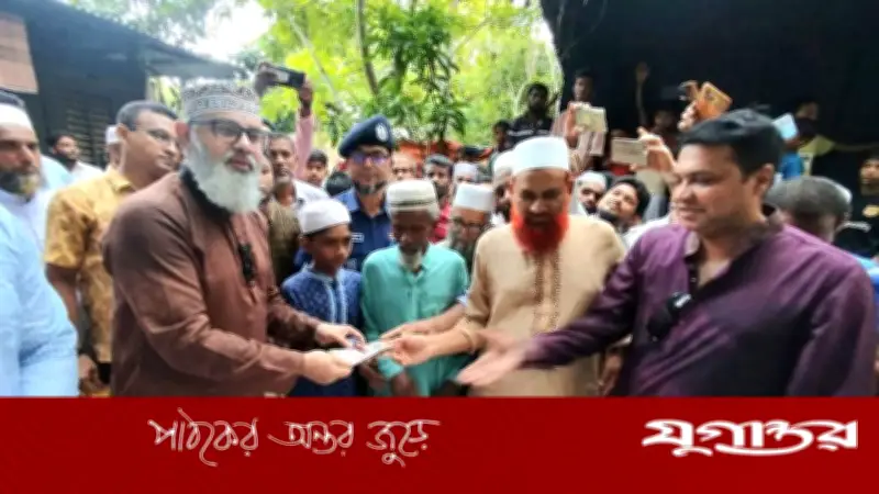 সড়ক দুর্ঘটনায় সব হারিয়ে নিঃস্ব রহমত, পাশে এমপি মাসুদ সাঈদী
