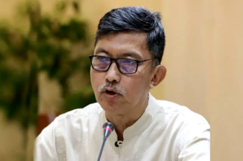 পরিবেশ উপদেষ্টার পদত্যাগ দাবি