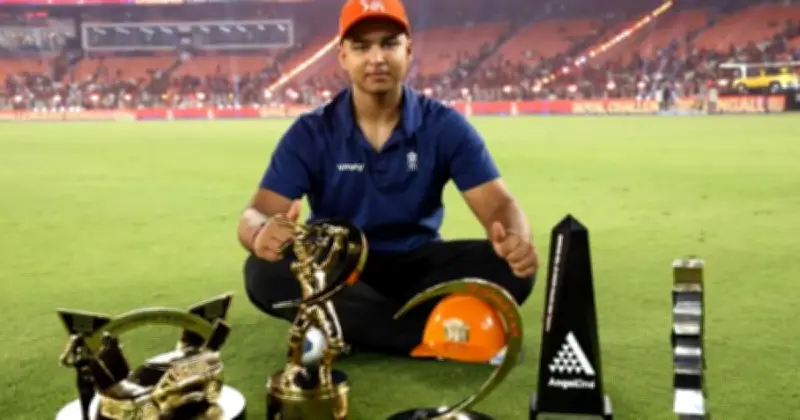 আইপিএলে পুরস্কার জিতে গাড়ি পেলেন ১৫ বছর বয়সী বৈভব সূর্যবংশী, চালাতে অপেক্ষা আরও ৩ বছর