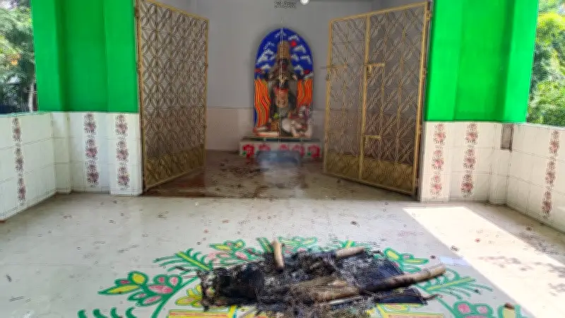 পিরোজপুর শ্মশানের কালীমন্দিরে ভাঙচুর ও চুরি, প্রতিমা পোড়ানো