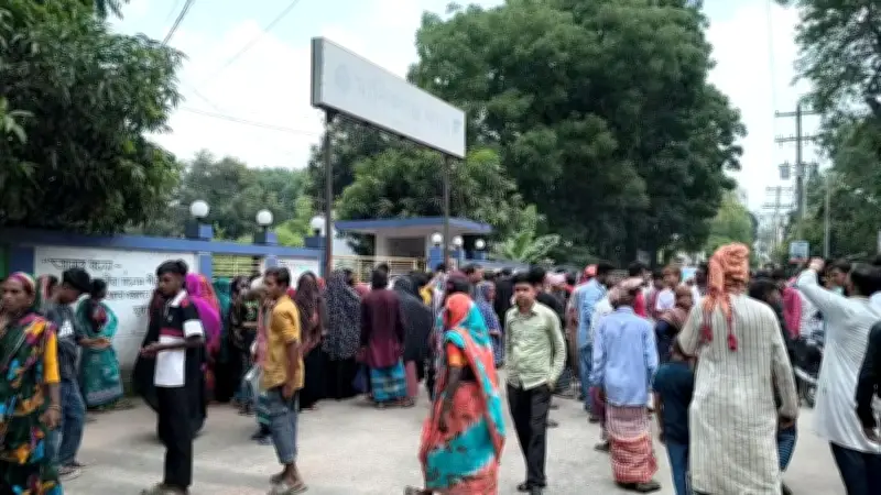 হত্যা মামলায় বিএনপি নেতা গ্রেপ্তার, থানার সামনে বিক্ষোভ
