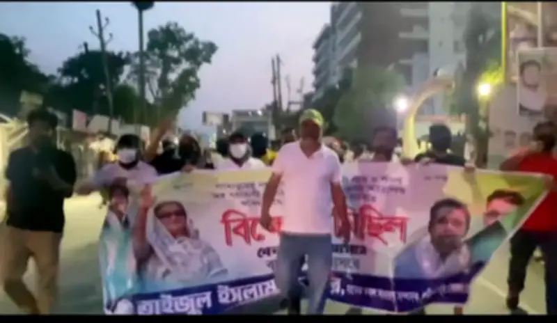 শরীয়তপুরে স্বেচ্ছাসেবক লীগের মিছিল, শেখ হাসিনার ফেরার দাবি