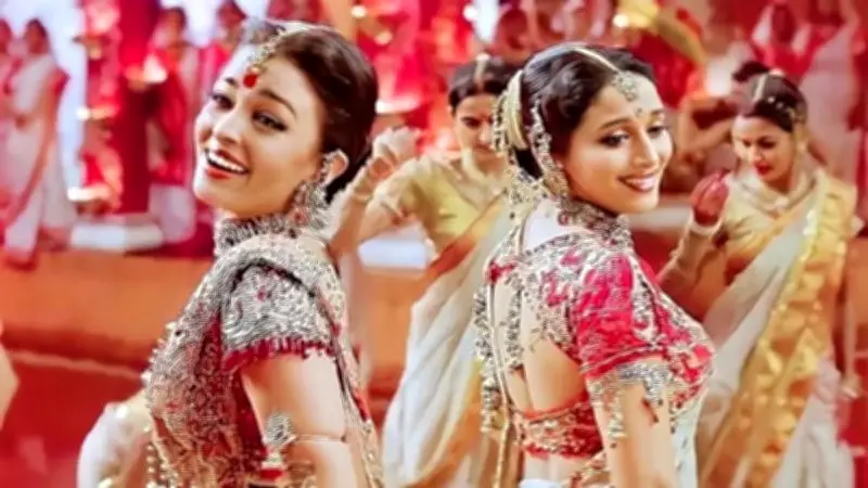 দোলা রে দোলা গানের শুটিংয়ে গর্ভবতী ছিলেন না মাধুরী