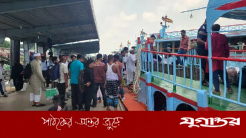 দৌলতদিয়া ঘাটে বেড়েছে কর্মমুখী মানুষের চাপ, যানবাহন পারাপার স্বাভাবিক