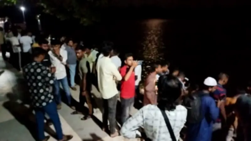 মাজারের দিঘিতে কুমিরের মুখে শিশু, উদ্ধার অভিযান চলছে