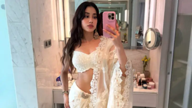 হাল ফ্যাশনে সেলিব্রিটিদের নতুন লুক