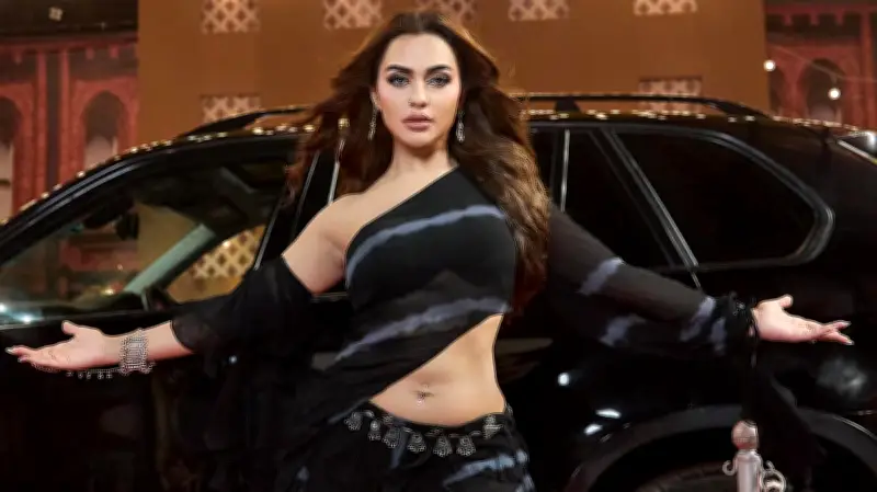 হাল ফ্যাশনে সেলেব্রিটিদের নতুন লুক