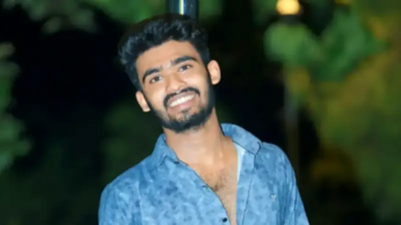 ঝগড়া থামাতে গিয়ে দায়ের কোপে নিহত তরুণ, জাম পাড়া নিয়ে কিশোর খুন