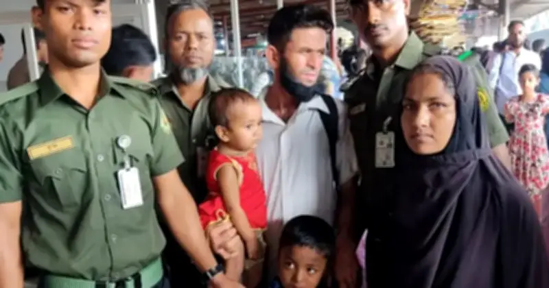 বিমানবন্দর স্টেশনে প্ল্যাটফর্মে পড়া শিশুকে মায়ের কাছে ফিরিয়ে দিলেন আনসার সদস্যরা
