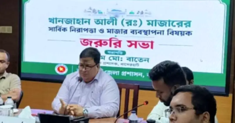 বাগেরহাটে দিঘির কুমির সরানোর সিদ্ধান্ত