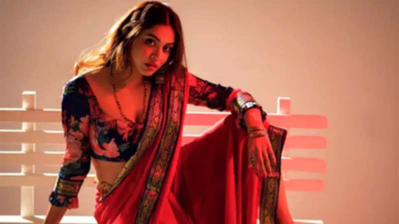 গুলশানের চামেলী লুকে মডেল মারিয়া মিমের নজরকাড়া পোশাক ও ফ্যাশন