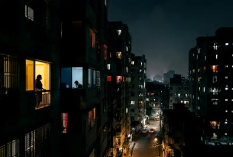 জানালার গল্প: নীরব বইয়ের পাতা উল্টানো