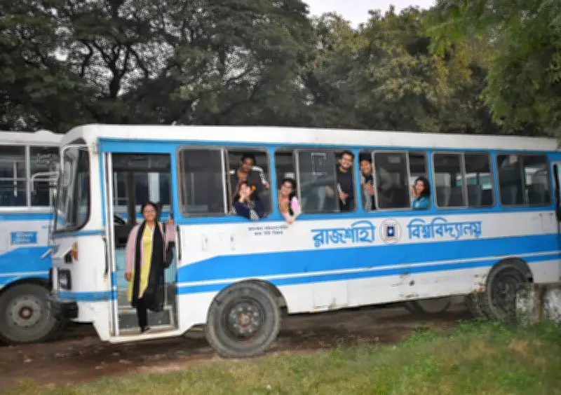 ভুলে মেয়েদের বাসে উঠে বিব্রতকর অবস্থা!