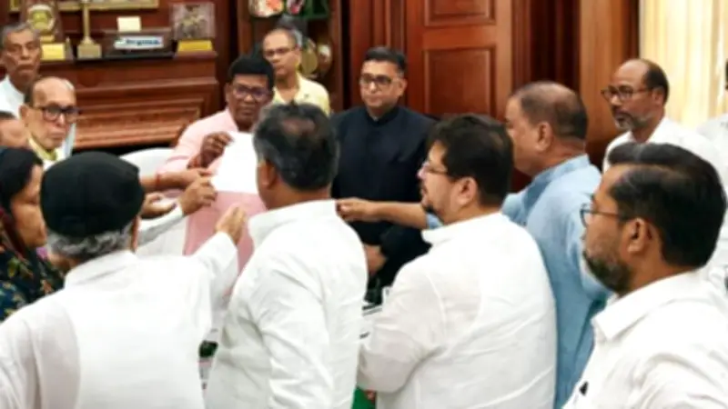ঋতব্রতর নেতৃত্বে কি আসল তৃণমূলের জন্ম? শর্ত না মানায় বাংলাদেশের বিরুদ্ধে ব্যবস্থা নিতে চায় যুক্তরাষ্ট্র