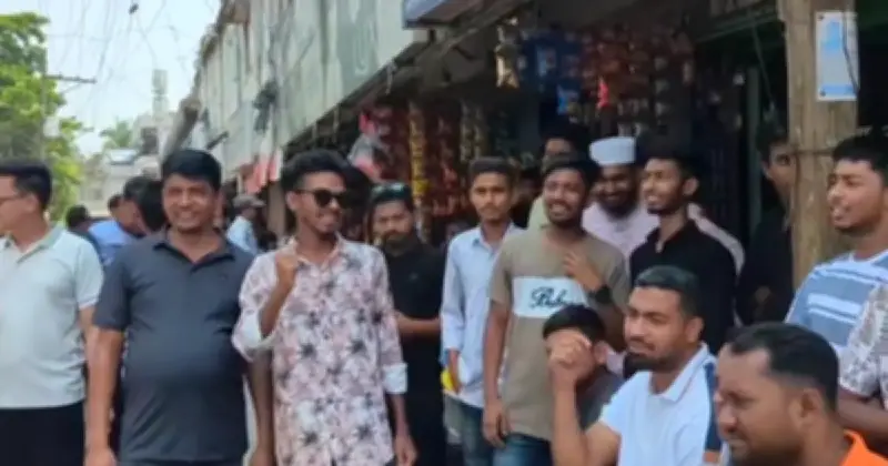 বেনাপোলে এনসিপি নেতা নাসীরুদ্দীনের গাড়িতে ডিম নিক্ষেপ ও হামলা