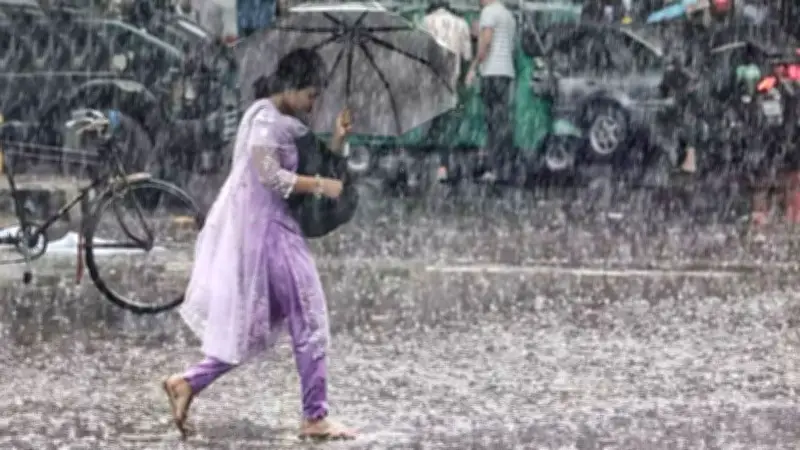 দুপুরের মধ্যে ঝড়-বজ্রবৃষ্টির আশঙ্কা, কুয়েতে ড্রোন হামলায় ৪ বাংলাদেশি আহত