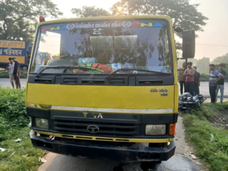 ফেনীতে পৃথক সড়ক দুর্ঘটনায় দুইজনের মৃত্যু
