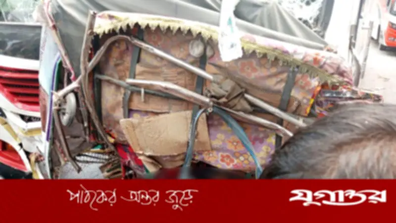 গাজীপুরে দুই বাসের চাপায় অটোরিকশাচালক ও যাত্রী নিহত