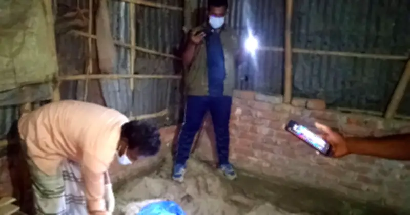 নীলফামারীতে মাকে হত্যা করে ঘরের মেঝেতে পুঁতে রাখার অভিযোগ ছেলের বিরুদ্ধে